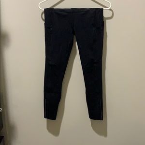 black lulu leggings!